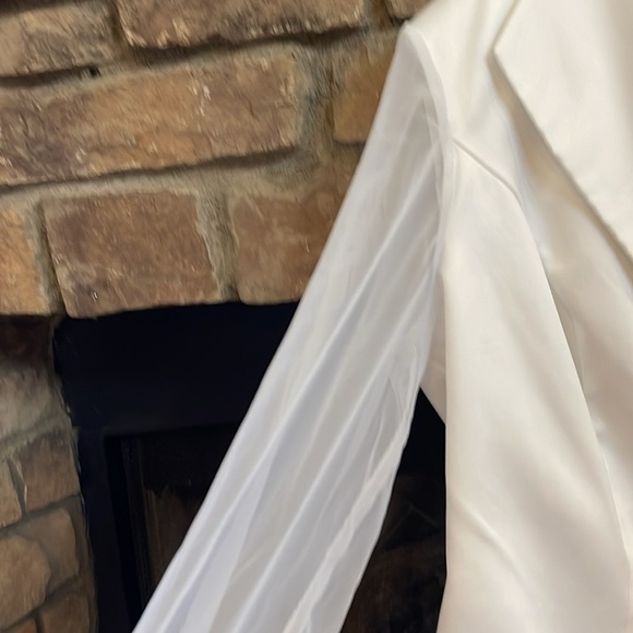 J. R. Nites Woman white jacket with sparkly front button and sheer sleeves. 16W - Picture 5 of 9